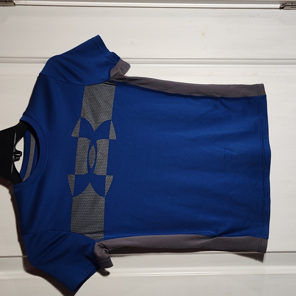 Boys under armour T-shirt (Med)